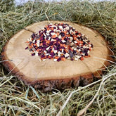 Wiesenheu mit Gemüse-Mix